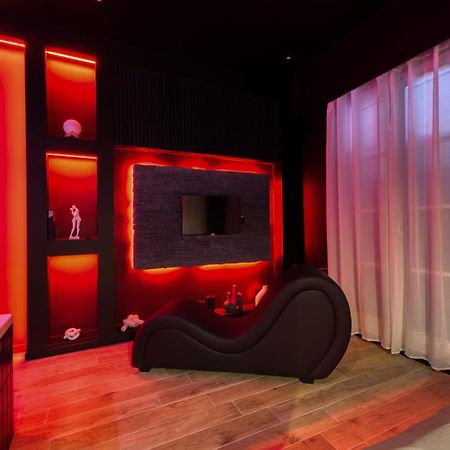 Suite Deluxe - Jacuzzi Melun Bagian luar foto