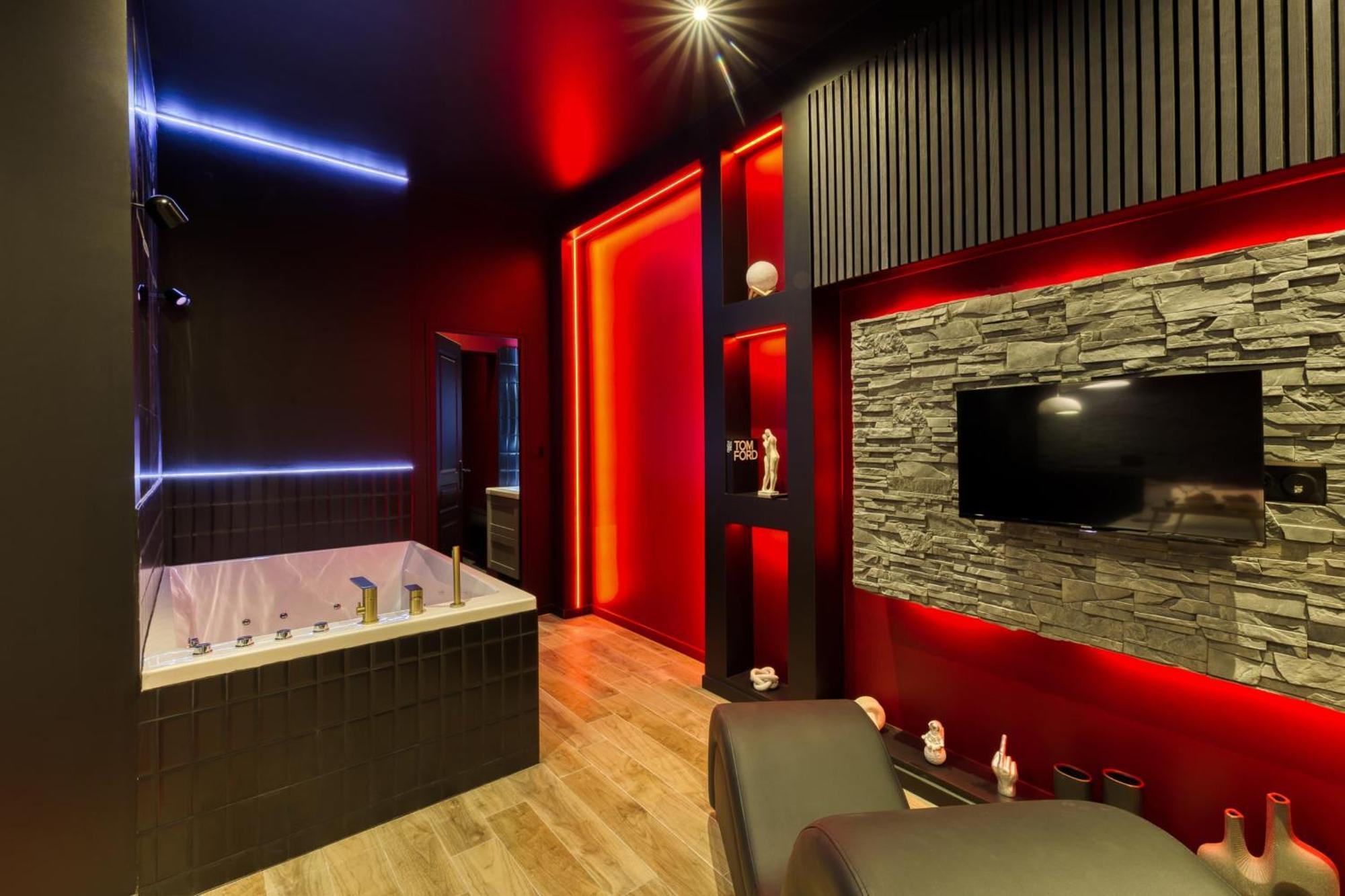 Suite Deluxe - Jacuzzi Melun Bagian luar foto